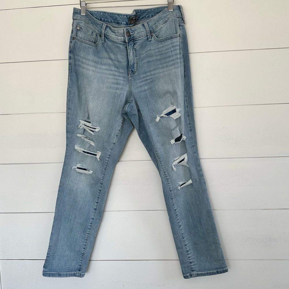 Torrid Women’s 14 Boyfriend Straight Vintage Wash Distressed Jeans New NWT